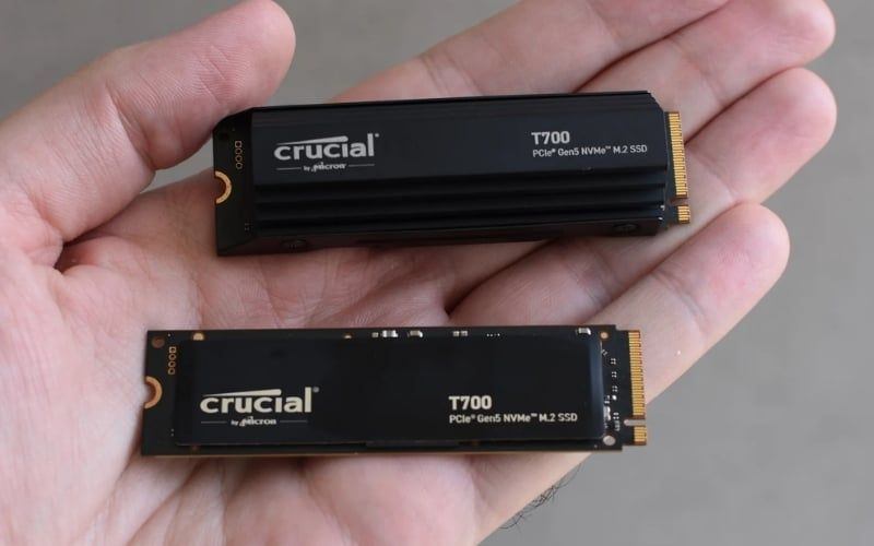 SSD là ổ cứng sử dụng bộ nhớ flash để lưu trữ dữ liệu thay vì đĩa từ cơ học như HDD