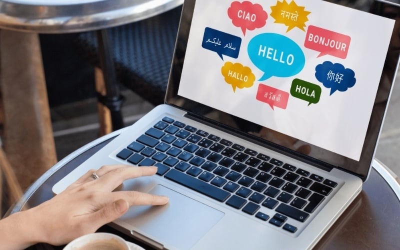 Laptop giúp hỗ trợ học ngoại ngữ và thi cử trực tuyến