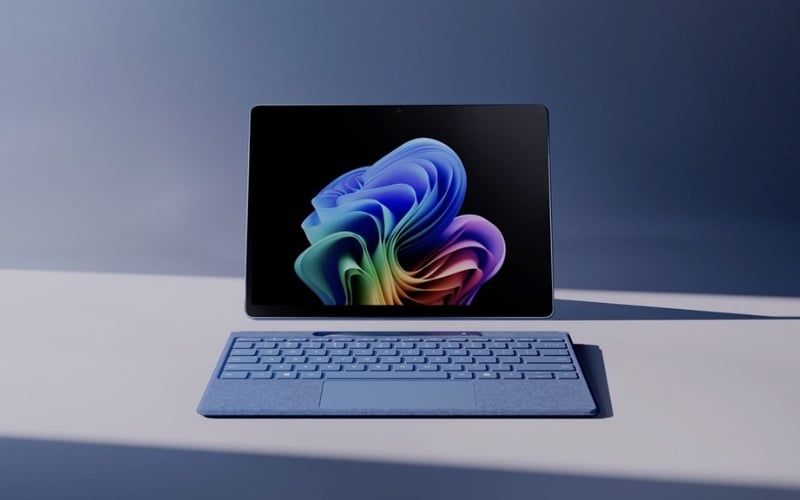 Surface Pro sử dụng màn hình Glossy để tối ưu các thao tác cảm ứng và bút viết