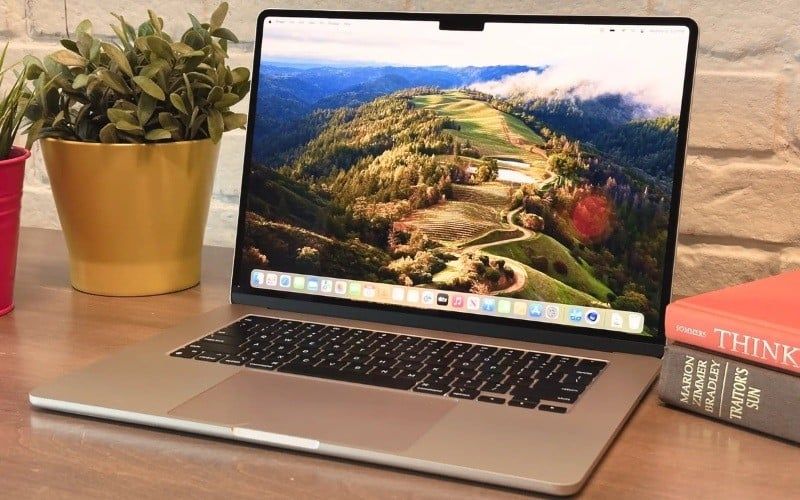 Màn hình Liquid Retina trên các dòng MacBook Air từ lâu đã trang bị màn hình Glossy cao cấp