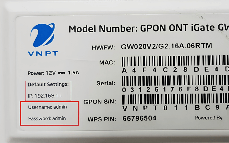 Tài khoản admin thường in trên tem dưới modem/router