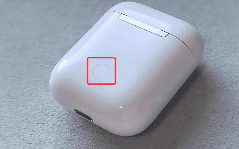 Nhấn giữ nút cứng vật lý khoảng 10-15 giây để reset tai nghe