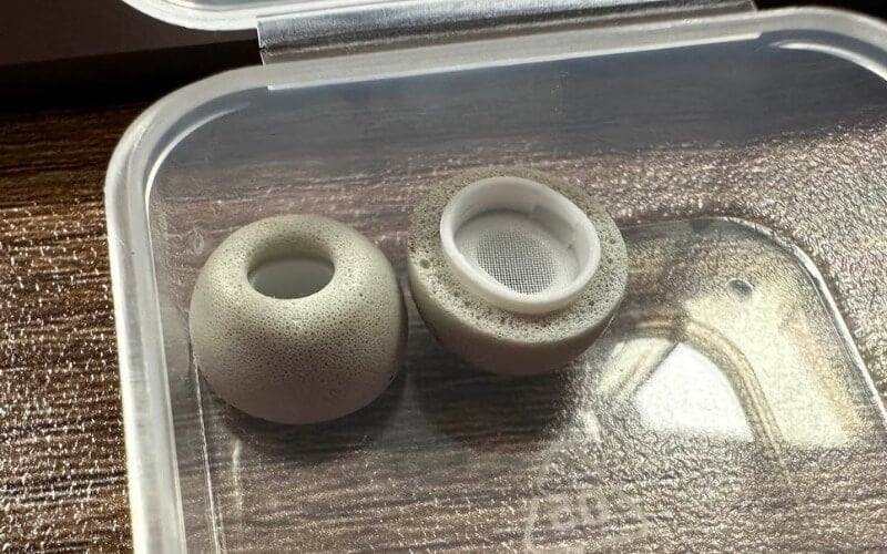 Eartip bọt biển mang lại khả năng cách âm thụ động ấn tượng