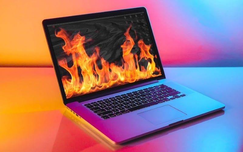 Nhiệt độ cao trên 35°C là kẻ thù lớn nhất của pin laptop, khiến pin nhanh chai và giảm tuổi thọ