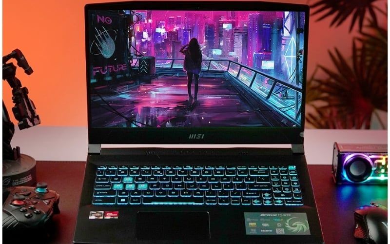 MSI Bravo 15 B7ED dùng công nghệ Cooler Boost và MSI Center tối ưu hiệu suất, sạc thông minh, giữ máy mát khi cắm sạc