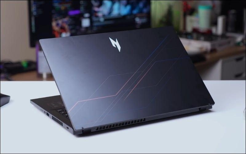 Acer Nitro ProPanel sở hữu thiết kế cứng cáp cùng&nbsp;vỏ nhám chống bám&nbsp;vân tay