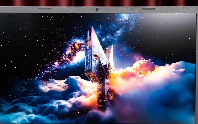 Màn hình laptop&nbsp;100% sRGB giúp hiển thị màu chính xác, phù hợp chỉnh sửa ảnh và video
