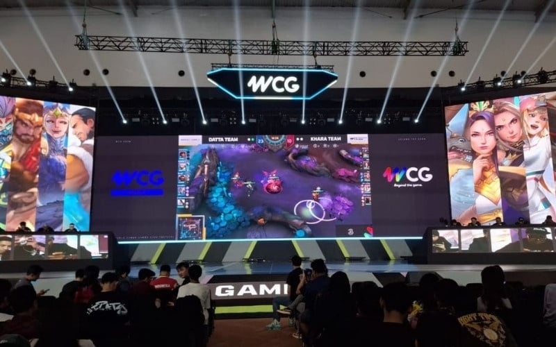 Bước sang thế kỷ 21, eSport bước vào giai đoạn chuyên nghiệp với những giải đấu toàn cầu