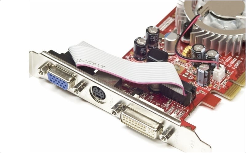 Card đồ họa là một linh kiện phần cứng hoàn chỉnh có dạng một bảng mạch in