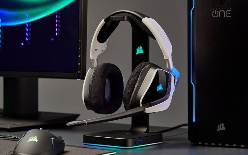 Mic cần gạt&nbsp;có thể uốn cong để&nbsp;định hướng thu âm hoặc tháo ra khi không sử dụng