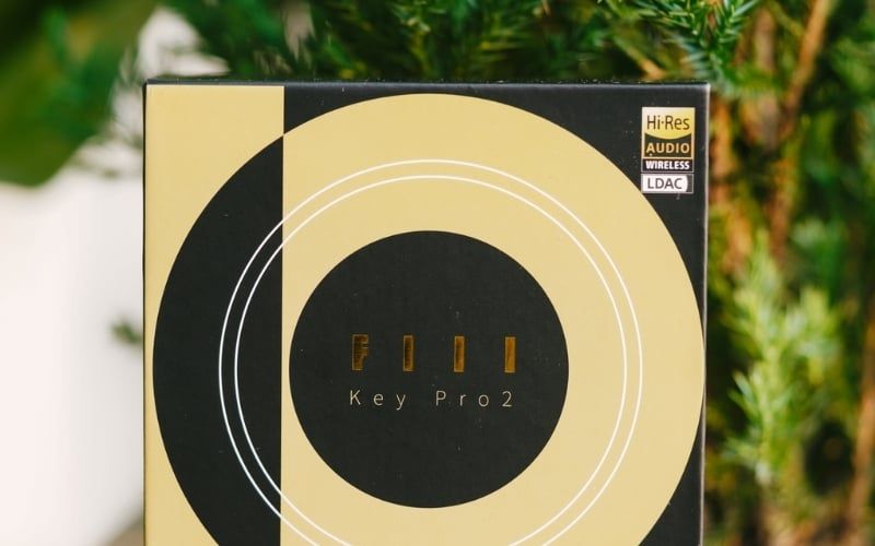 Chọn mua loa hoặc tai nghe có&nbsp;logo chứng nhận Hi-Res Audio trên vỏ hộp