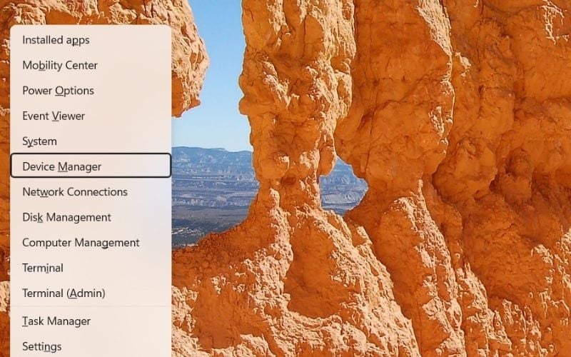 Cùng phím mũi tên lên xuống để chọn Device Manager