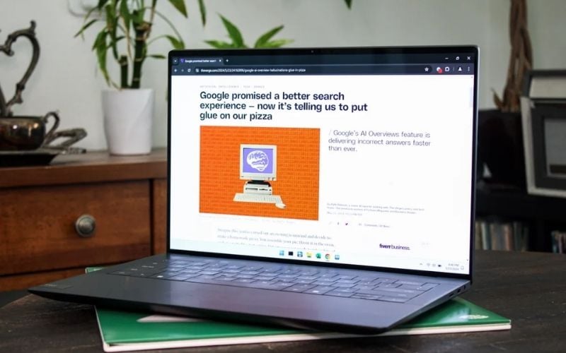 Cấu hình laptop cho sinh viên Digital Marketing nên ưu tiên CPU i5/Ryzen 5, RAM 8–16GB và SSD 256–512GB để làm việc mượt mà