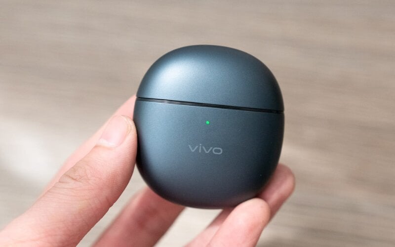 Kiểm tra dung lượng pin của tai nghe và hộp sạc