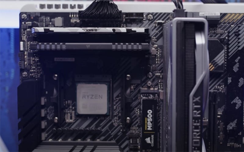 Bạn hoàn toàn có thể lắp 2 thanh RAM khác dung lượng