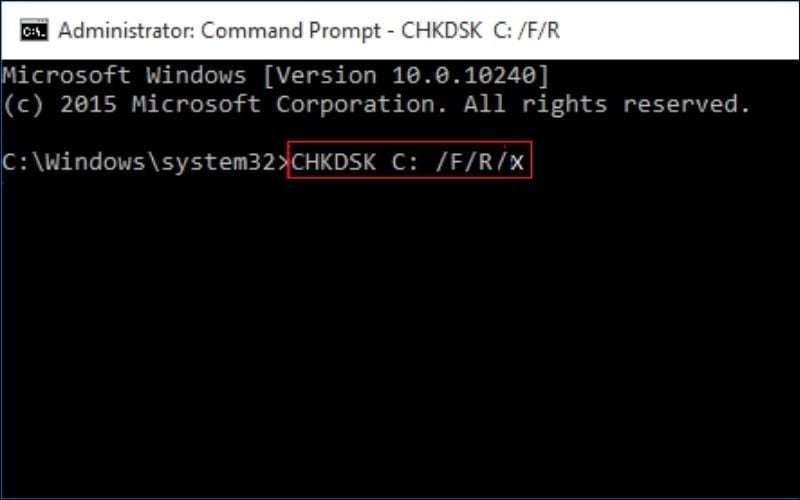 Nhập lệnh chkdsk c: /f /r /x và nhấn Enter
