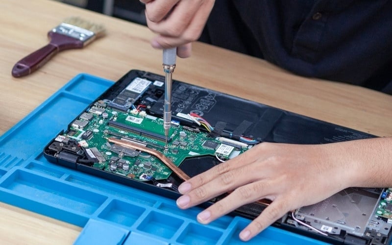 Hãy mang laptop đi sửa nếu đã áp dụng mọi cách sửa lỗi phần mềm nhưng không thành công