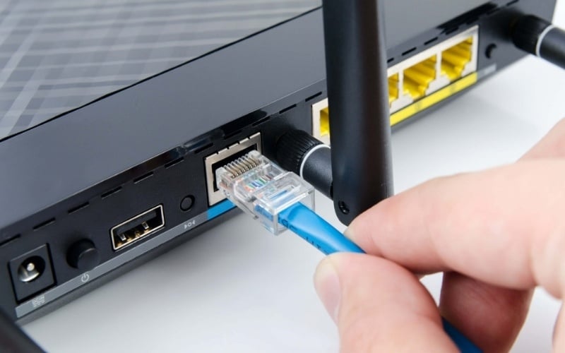 Kiểm tra cáp mạng WiFi/LAN trước nếu máy in không hiển thị trên laptop Windows 10/11