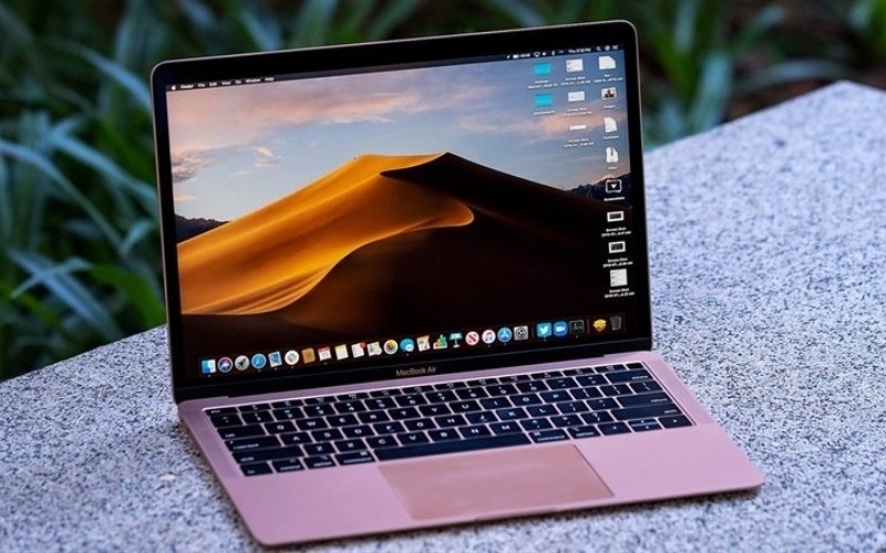 Bạn có thể chọn mua laptop Like New nếu muốn tối ưu chi phí