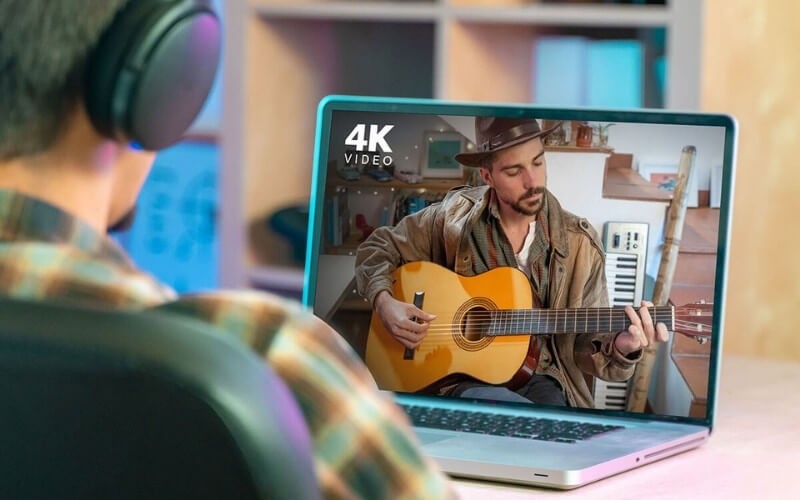 Test khả năng tản nhiệt của laptop bằng cách mở video 4K