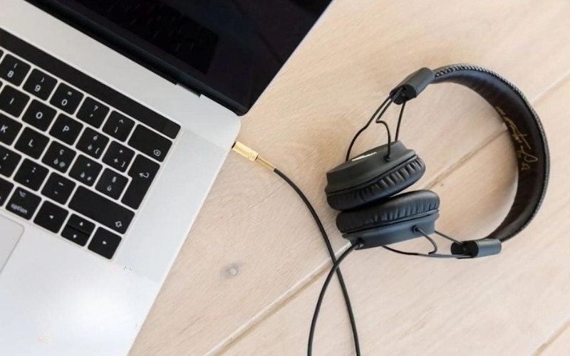 Rút toàn bộ thiết bị ngoại vi đang kết nối