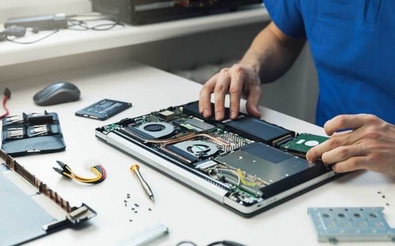 Mang laptop đến trung tâm sửa chữa uy tín