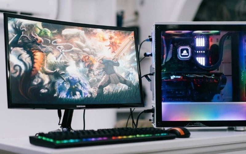 Màn hình cong giúp&nbsp;khoảng cách từ mắt đến mọi điểm trên tấm nền gần như bằng nhau