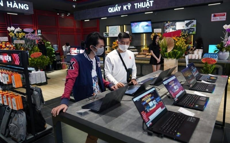 Mua laptop chính hãng tại GearVN - An tâm về chất lượng pin và hậu mãi