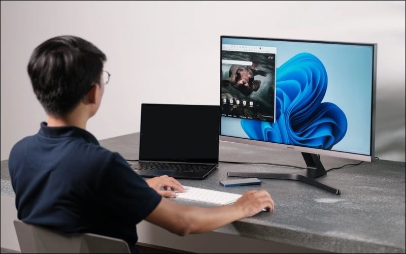 Tắt màn hình laptop khi dùng màn rời giúp tăng FPS, tiết kiệm điện và tối ưu không gian