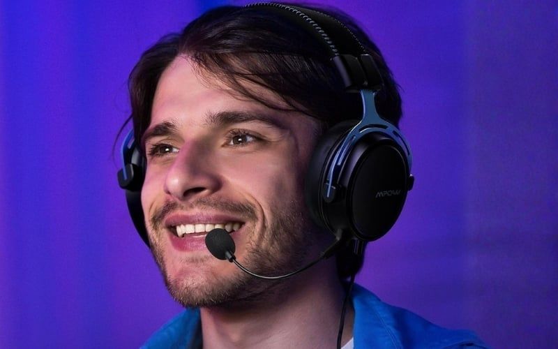 Tai nghe có dây cho âm chi tiết, gần như không có độ trễ