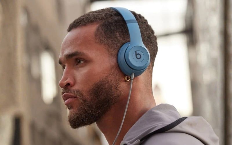 Tai nghe có dây dễ&nbsp;gây vướng&nbsp;khi người dùng cần đi lại hoặc tập luyện thể thao