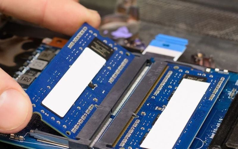 Bạn cần cẩn thận khi nâng cấp RAM laptop để tránh mất bảo hành