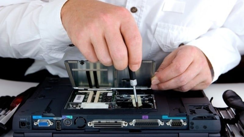 Bạn mang linh kiện đến trung tâm bảo hành hãng
