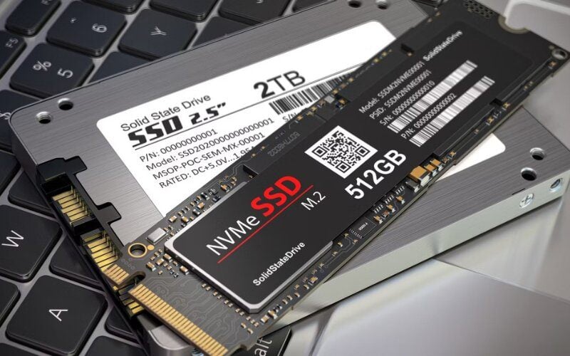 Ổ cứng SSD SATA kích thước 2.5 inch, SSD NVMe nhỏ gọn hơn
