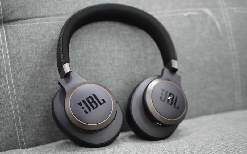 Tai nghe JBL có âm bass tốt, thiết kế thể thao và thời lượng pin dài