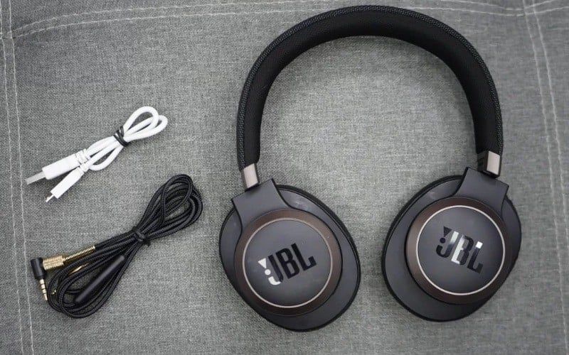 Tai nghe JBL thống trị dải trầm với lực đập mạnh