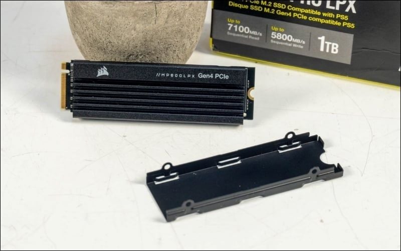 Corsair MP600 bản tiêu chuẩn&nbsp;giá tốt, đủ dùng và phù hợp với&nbsp;laptop mỏng nhẹ