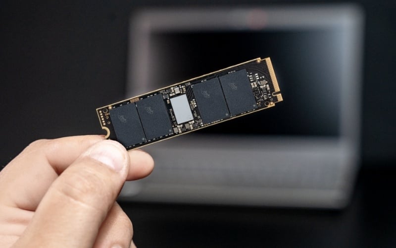 Dòng Crucial P3 hoặc Crucial P5 Plus thường được lựa chọn cho các hệ thống máy trạm