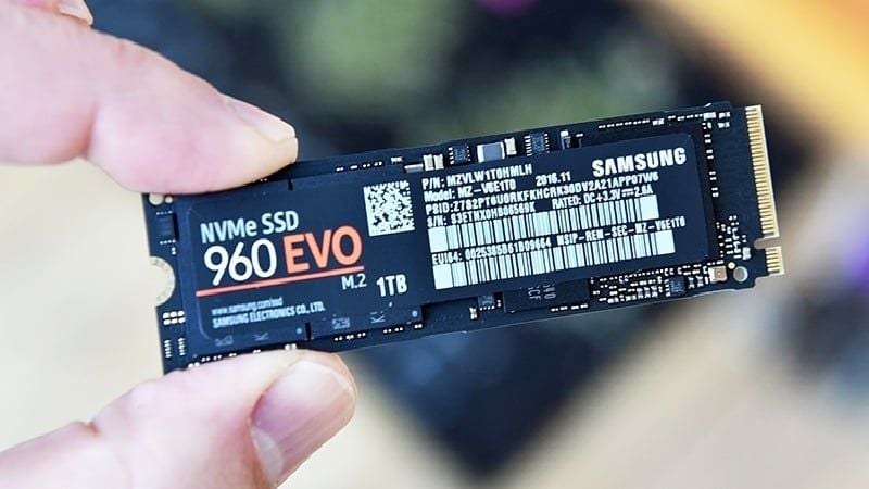 SSD bền hơn HDD rất nhiều về khả năng chống va đập vật lý