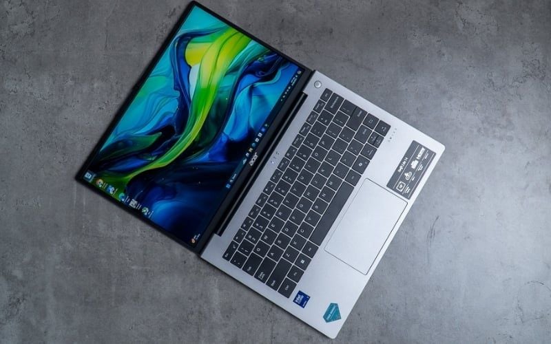 Bản lề&nbsp;mở phẳng 180 dễ dàng chia sẻ nội dung khi làm việc nhóm