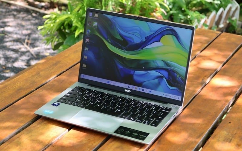 Màn&nbsp;16:10 hiển thị nhiều nội dung dọc hơn giúp đọc tài liệu và làm việc thuận tiện