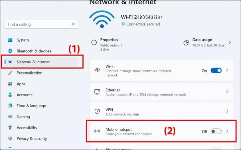 Tại giao diện bên phải,&nbsp;tìm mục Mobile hotspot