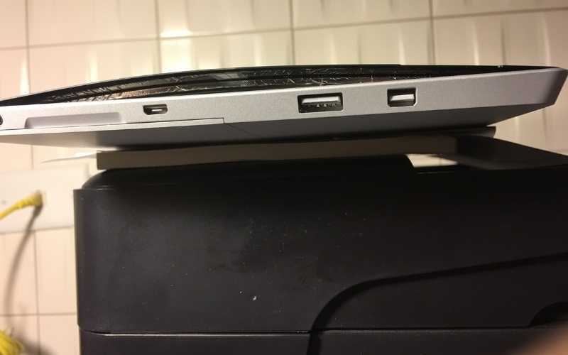 Dấu hiệu ngoại hình: Khung máy và bề mặt bất thường