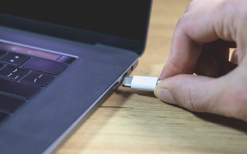 Thói quen sạc pin và sử dụng không phù hợp