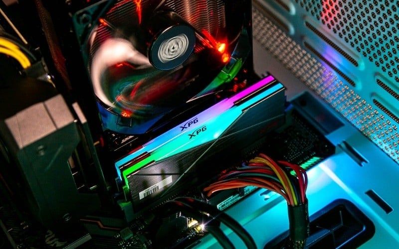XPG Spectrix D50 RGB DDR4 nổi bật với lớp vỏ nhôm dày dặn, thiết kế sang trọng