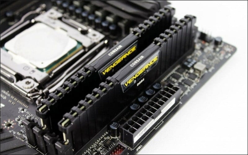 Ở chế độ Dual Channel, hệ thống kết hợp hai kênh để tạo ra tổng độ rộng bus cao hơn