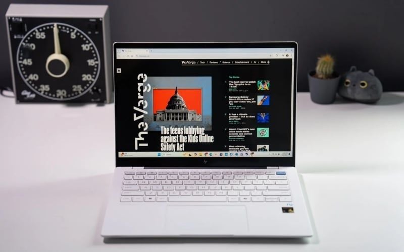 Nếu máy tính thường xuyên chậm, treo khi mở nhiều ứng dụng hoặc xuất hiện tình trạng khựng hình (stuttering) khi chơi game thì bạn nên nâng cấp RAM