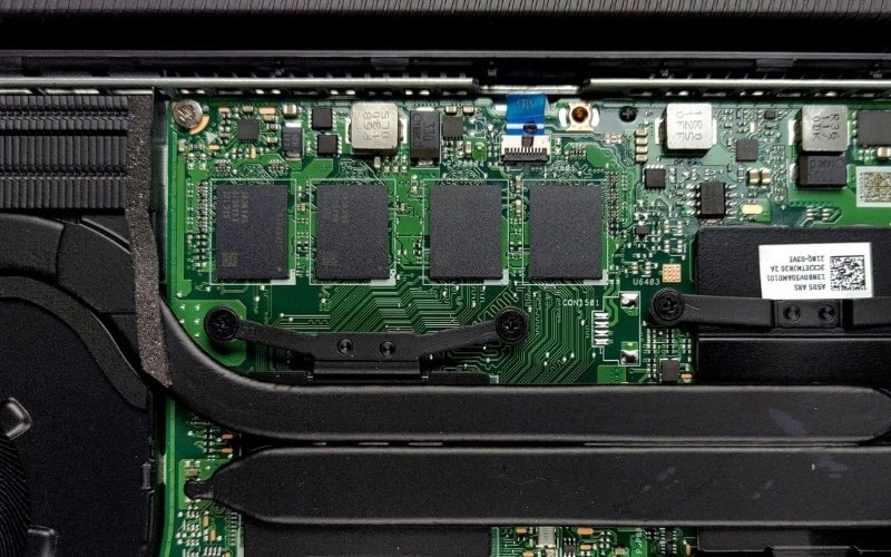 Cơ chế hàn trực tiếp giúp rút ngắn đường truyền tín hiệu từ CPU đến bộ nhớ