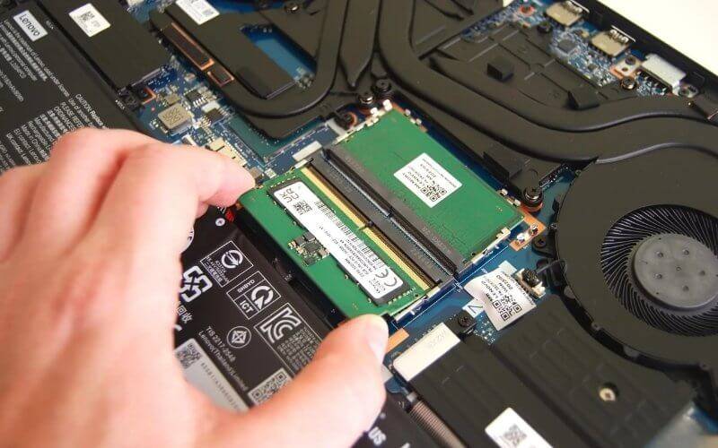 RAM SODIMM có kích thước nhỏ gọn, phù hợp&nbsp;các thiết bị có không gian lắp đặt hạn chế