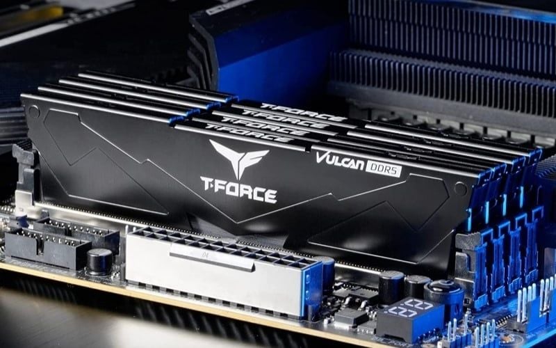 Dân thiết kế, lập trình nên chọn&nbsp;RAM TeamGroup&nbsp;32–64GB để xử lý tác vụ nặng